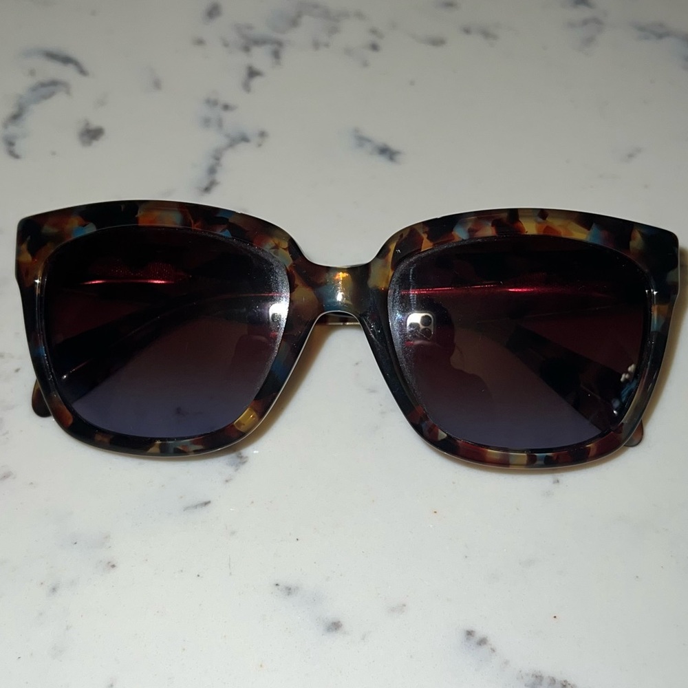 100% authentic Prada sunglasses / SPR 07P style